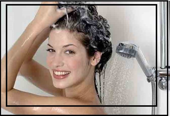 bathroom me nahati ladki